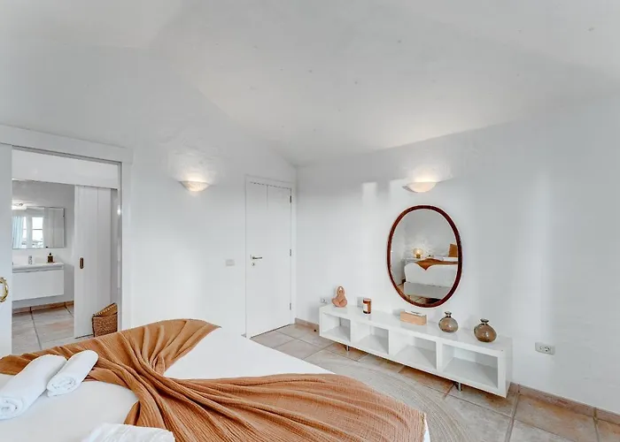 Charming With Private And Heated Pool Villa