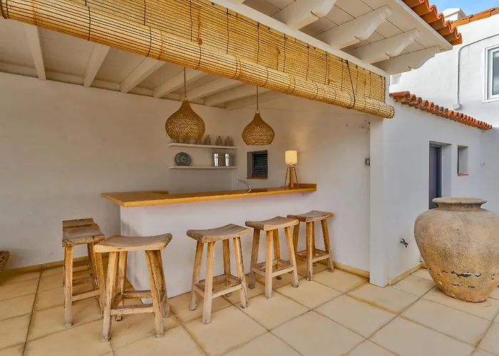 Charming With Private And Heated Pool *