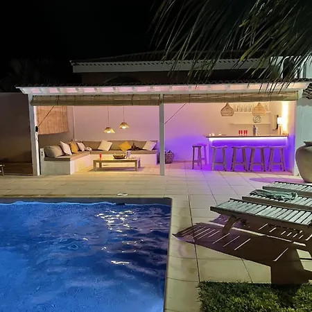 Charming With Private And Heated Pool * Адехе