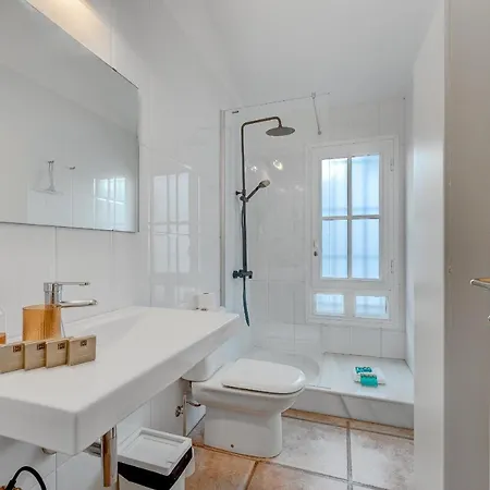 Charming With Private And Heated Pool * Адехе