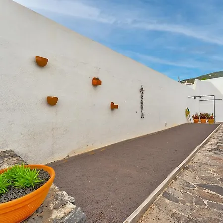 Charming With Private And Heated Pool