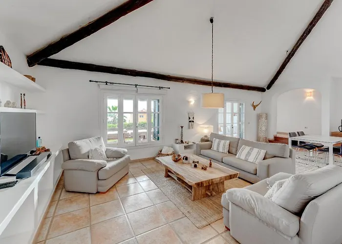 Villa Charming With Private And Heated Pool