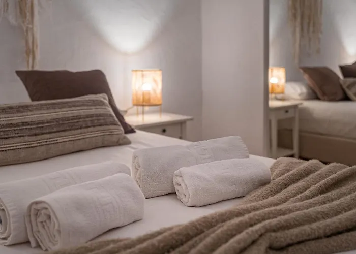 Charming With Private And Heated Pool *