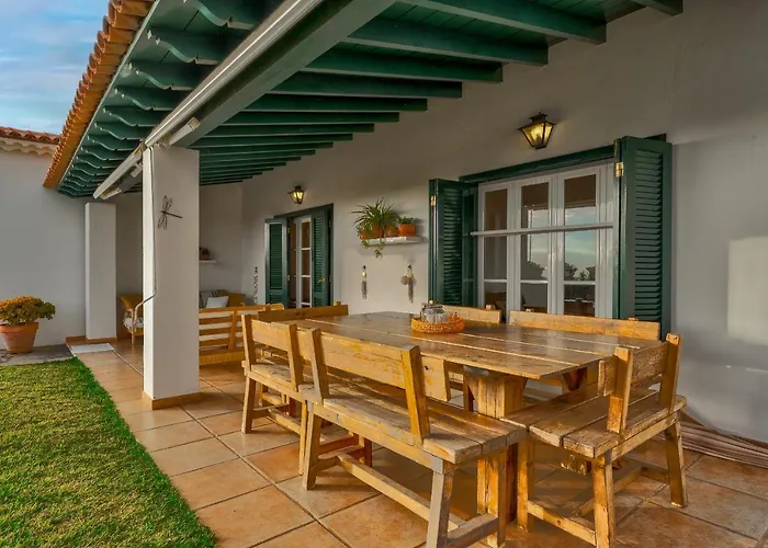 Charming With Private And Heated Pool