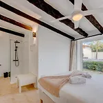 Βίλα Charming With Private And Heated Pool