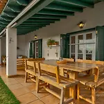 Charming With Private And Heated Pool