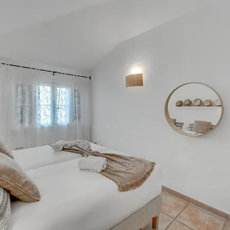 Charming With Private And Heated Pool Villa