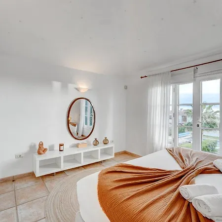 Charming With Private And Heated Pool וילה