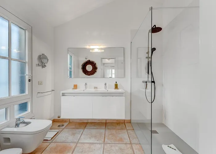 ヴィラ Charming With Private And Heated Pool