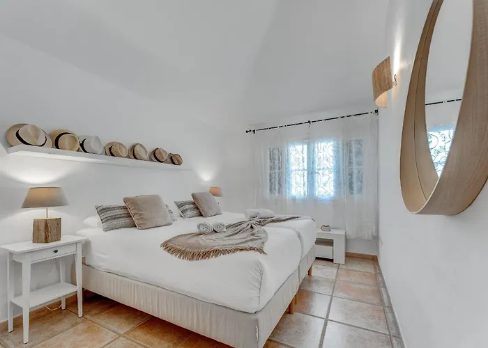 Charming With Private And Heated Pool ヴィラ アデヘ