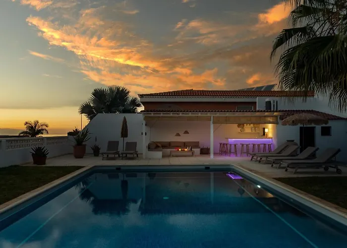 Charming With Private And Heated Pool ヴィラ アデヘ