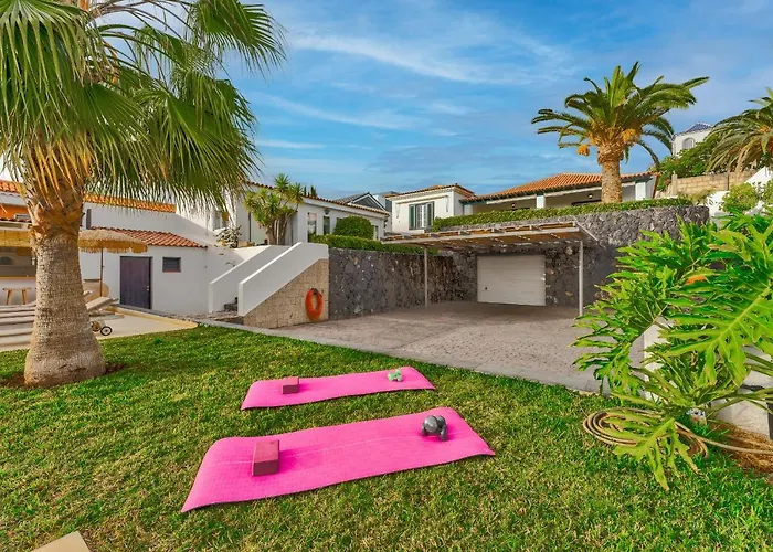 Charming With Private And Heated Pool アデヘ