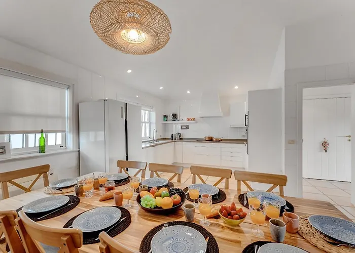 Charming With Private And Heated Pool