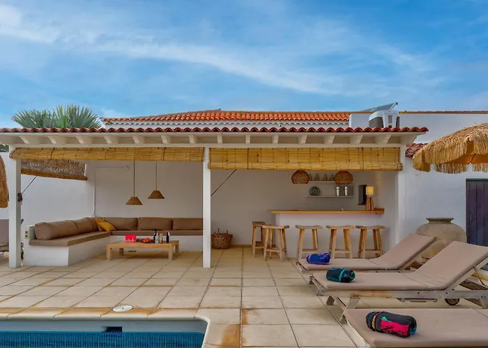 ヴィラ Charming With Private And Heated Pool