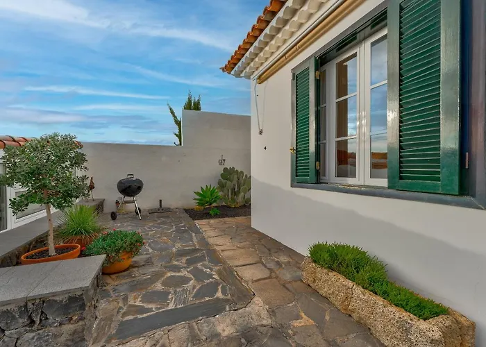 Charming With Private And Heated Pool アデヘ