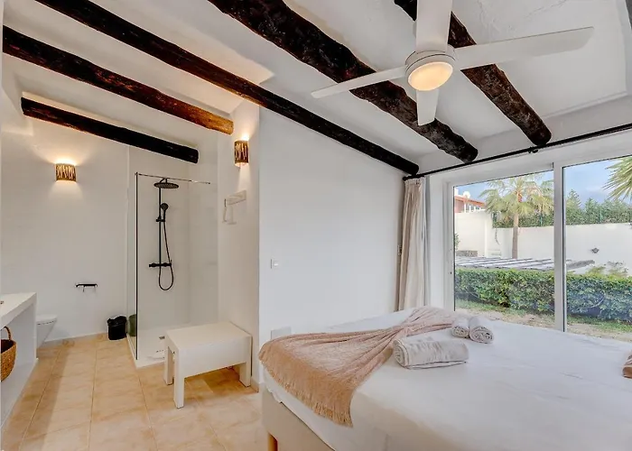 ヴィラ Charming With Private And Heated Pool