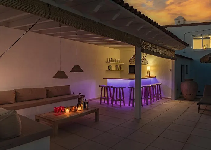 Charming With Private And Heated Pool *