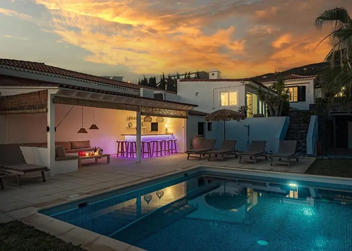 Charming With Private And Heated Pool * アデヘ