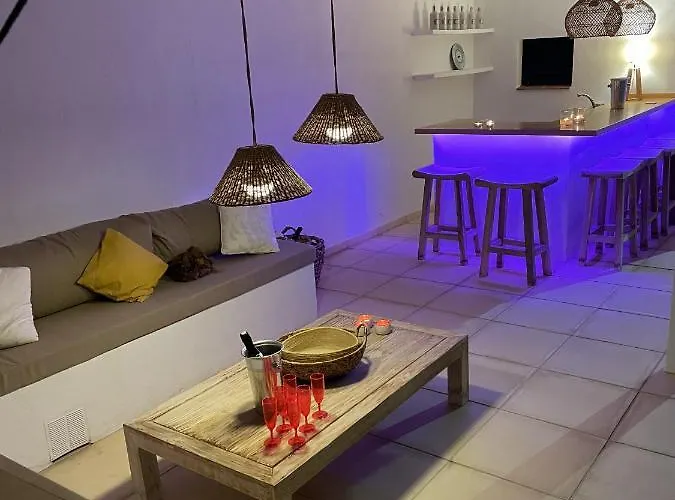 ヴィラ Charming With Private And Heated Pool