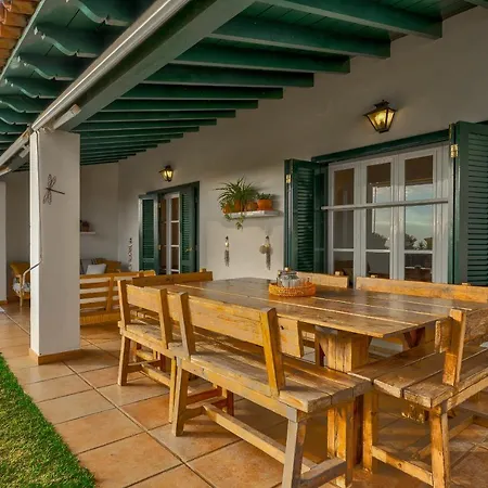 Charming With Private And Heated Pool